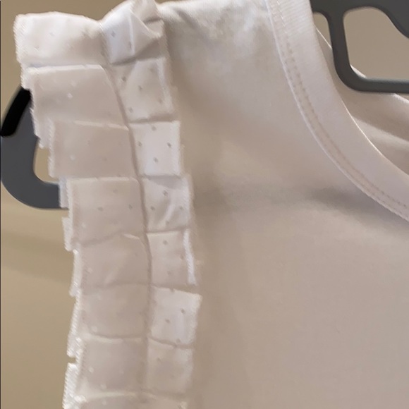 White sleeveless ruffled tee - Picture 2 of 5